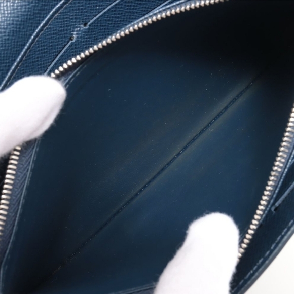 Authentic Louis Vuitton Epi Sarah Wallet - Picture 8 of 12